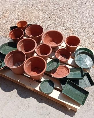 Set di vasi e sottovasi misti