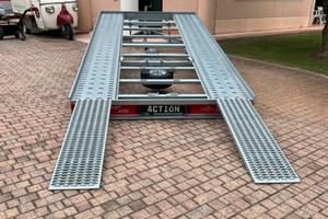 Rimorchio trasporto cose e veicoli