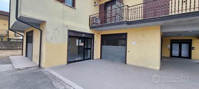 Ampio locale commerciale uso ufficio o negozio