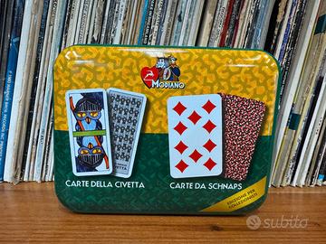 Mazzi di carte della civetta e carte da schnaps