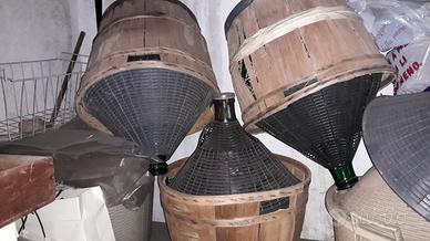 Damigiana vetro usata plastica o impagliata cantin