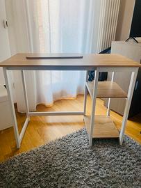 Scrivania da casa o ufficio con supporto monitor