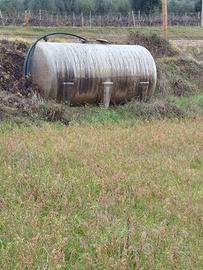 Cisterna vetroresina da 10.000 litri.