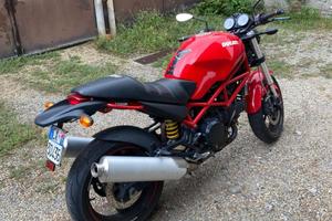Ducati Monster 695