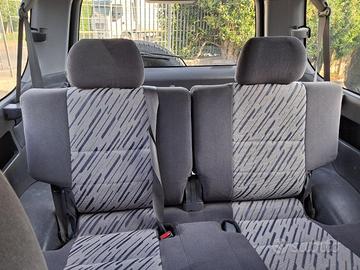 toyota land cruiser anno 2000