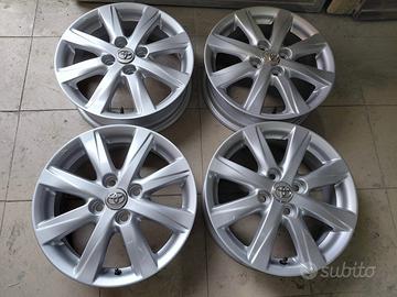 Cerchi in lega da 15 pollici per toyota yaris