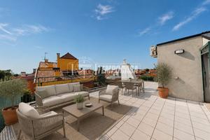 Esclusivo 4 locali con terrazzo e doppi servizi