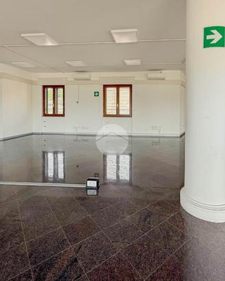 NEGOZIO A CIVIDATE AL PIANO