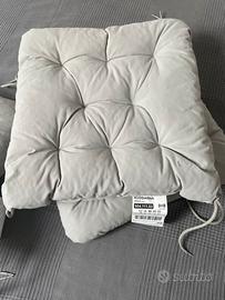 Cuscini sedie ikea con fodera grigia