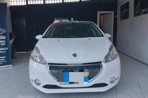 Peugeot 208 1.4 diesel 2013 CON GARANZIA