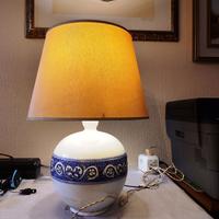 lampada in ceramica dipinta a mano
