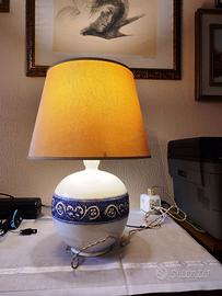 lampada in ceramica dipinta a mano