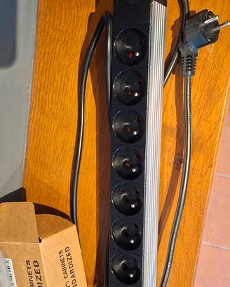 presa multipla x9 schuko in alluminio 