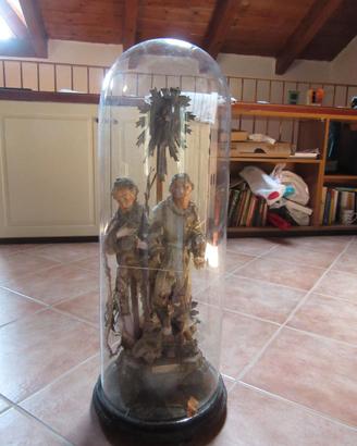 campana di vetro con statue S. Anna e Gioacchino