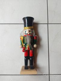 Soldatino schiaccianoci in legno