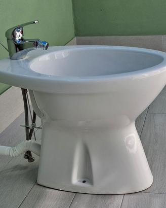 BIDET DISTANZIATO in CERAMICA BIANCO LUCIDO. 