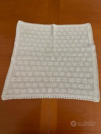 Centrino all’uncinetto eseguito a mano