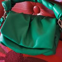 Borsa ZARA verde,design morbido e contemporaneo.Re