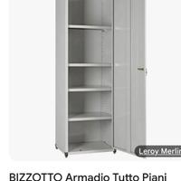 Armadietti in ferro con ripiani