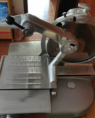 Affettatrice Omas professionale