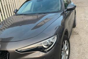 Alfa Romeo Stelvio executive 200cv Q4 turbo Benzin