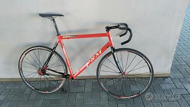 Bici da corsa FRM senza gruppo e pedali