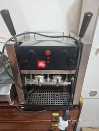 Macchina caffè professionale illy
