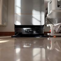 Roborock Saros Z70 con Dock Wash & Empty – Pari al