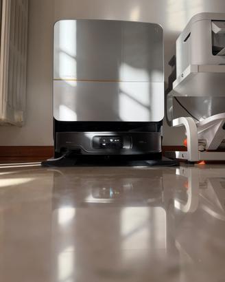 Roborock Saros Z70 con Dock Wash & Empty - Nuovo