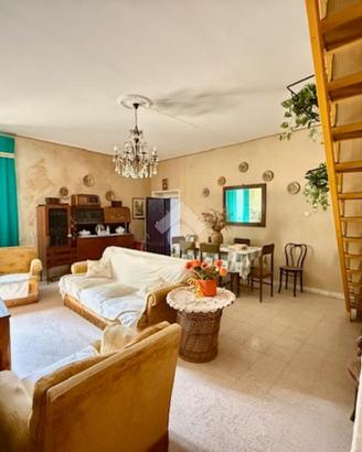 4 LOCALI A MONTEFIASCONE