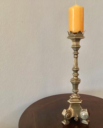 Antico candeliere in ottone