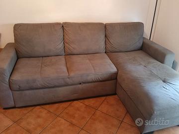 DIVANO LETTO CON PENISOLA DESTRA NUOVO 1 ANNO