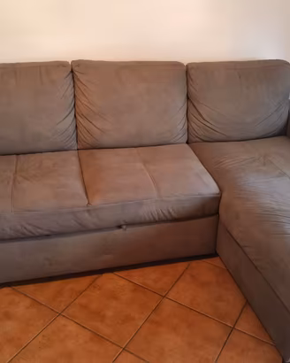 DIVANO LETTO CON PENISOLA DESTRA NUOVO 1 ANNO