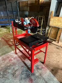 Taglia piastrelle a acqua