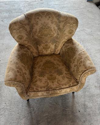 Poltrona classica in tessuto damascato