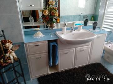 Mobile bagno con lavandino