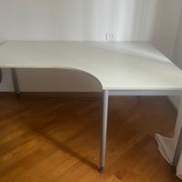Scrivania angolare IKEA