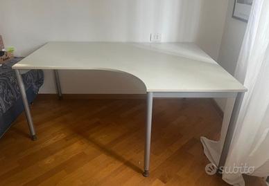 Scrivania angolare IKEA
