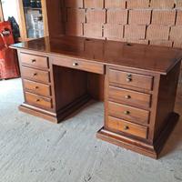Scrivania in legno