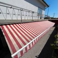 Tenda da sole con installazione