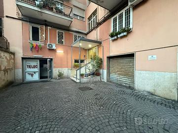 NEGOZIO A NAPOLI