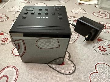 Radiosveglia Sony ICF-C1PJ con proiettore ora