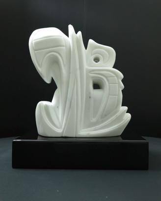 Scultura in marmo bianco di Carrara di Sand. B.