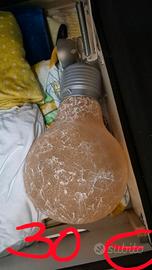 lampadario a forma di lampadina 