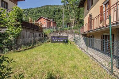 Palazzo / Stabile di 343 m² con più di 5 locali a 