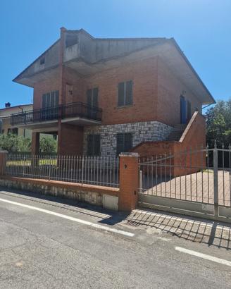 VL23 - Sinalunga (parte alta) villa di mq