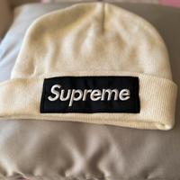 Berretto colore panna  con stampa