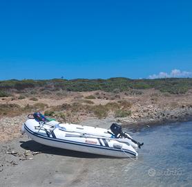 Gommone completo con motore 