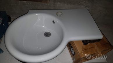 Lavabo sospeso con piano appoggio a destra