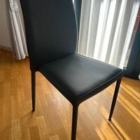 Sedia in ecopelle grigia